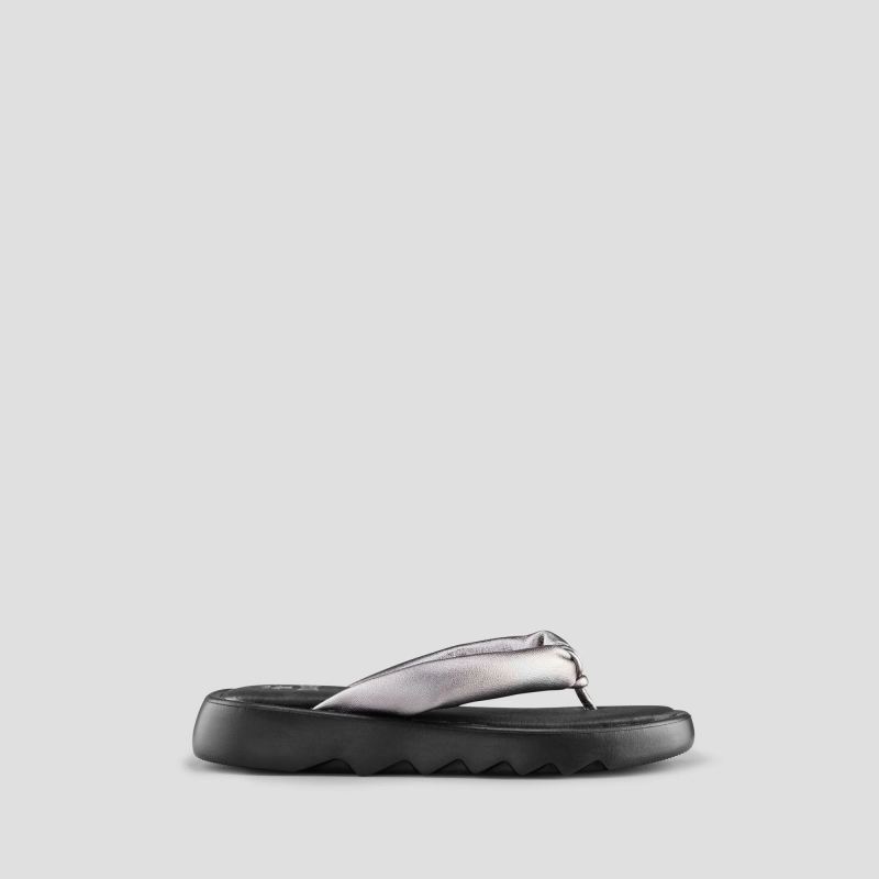 Women's Cougar Jasmine Metallic Leather Water-Repellent Sandal-Metallic Silver