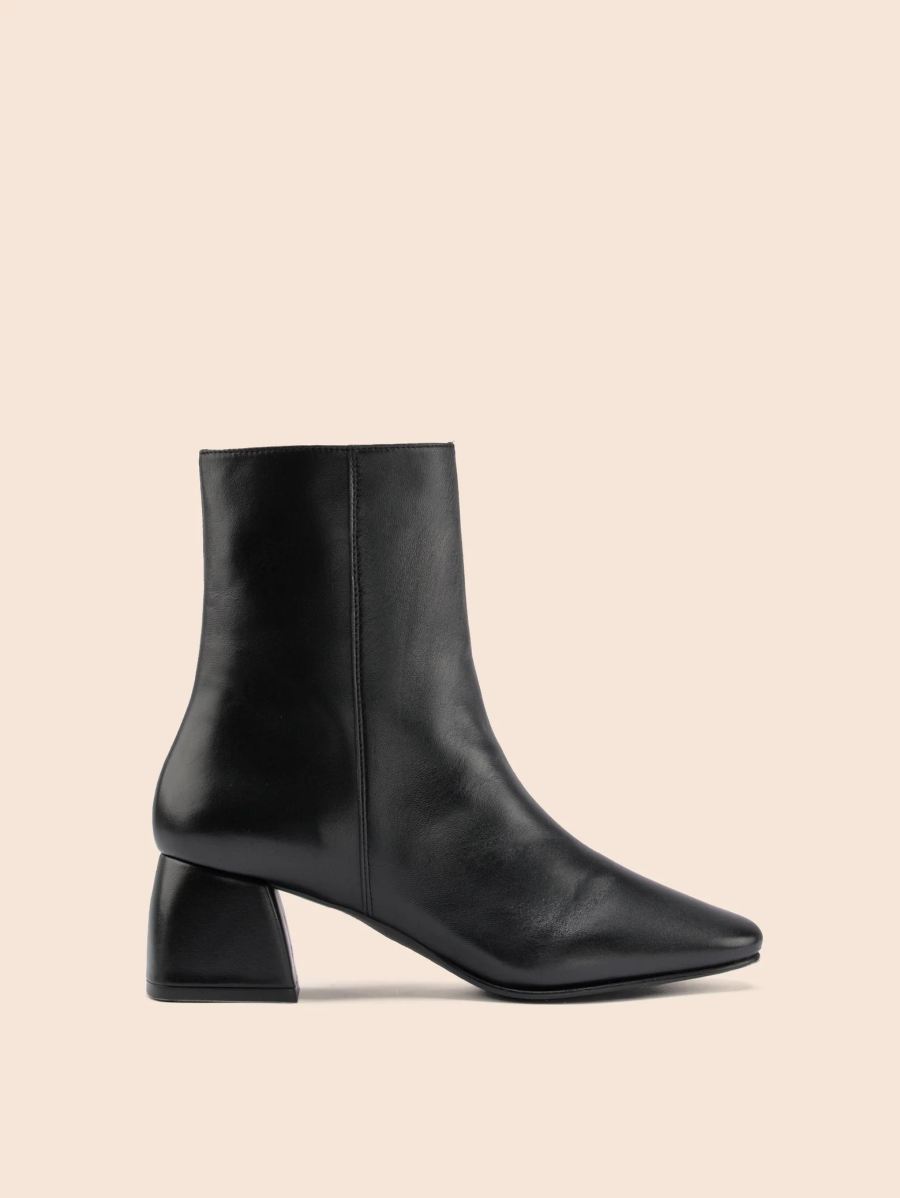 New Arrivals Maguire Women's Salento Black Boot Heeled Boot