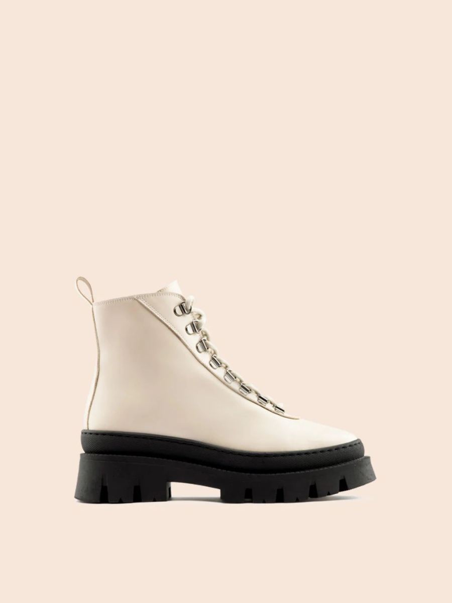 New Arrivals Maguire Women's Bormio Cream Winter Boot Shearling lined