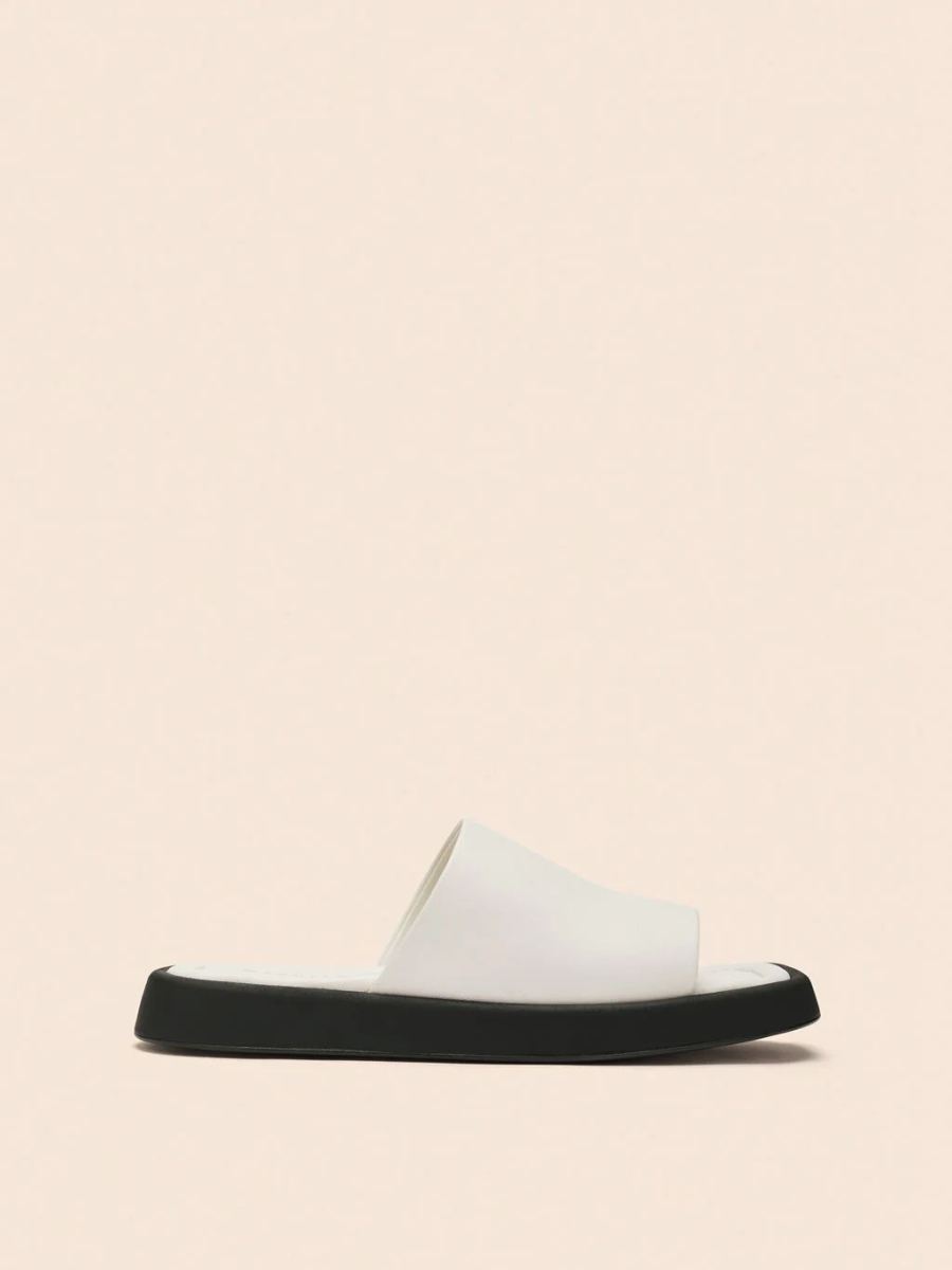 New Arrivals Maguire Women's Bara Cream Sandal Slide Sandal
