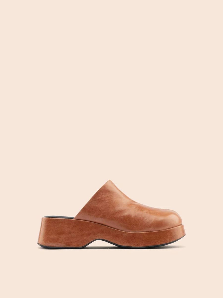 New Arrivals Maguire Women's Vera Caramel Clog Platform Mule