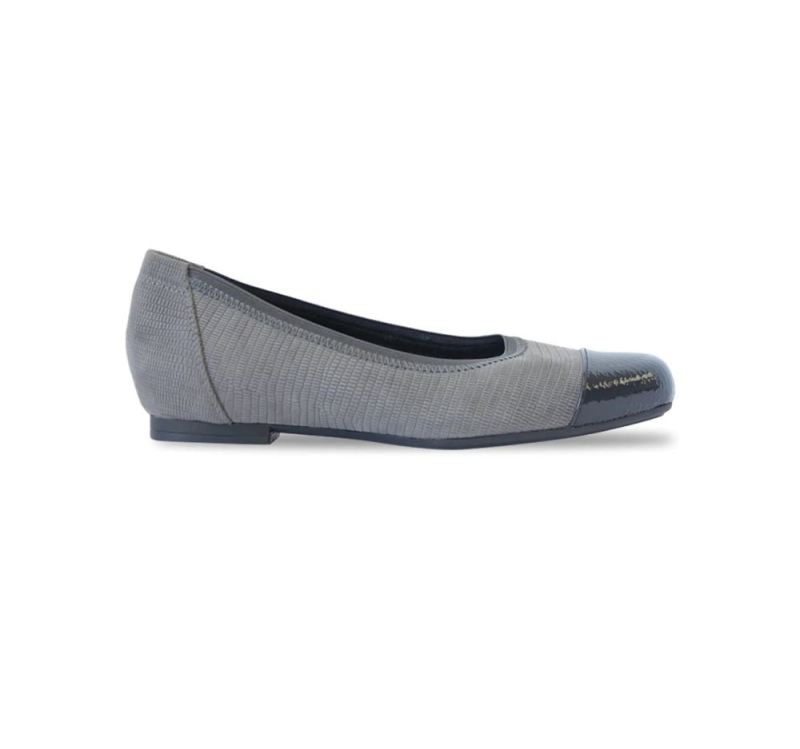 Munro Canada Outlet Women's Danielle Ii-Grey Lizard Nubuck W/Patent | Quick Ship!