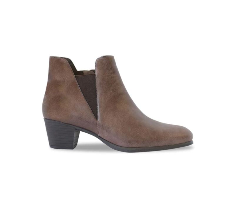 Munro Boots | Women's Jackson-Fudge Distressed Leather | Quick Ship!