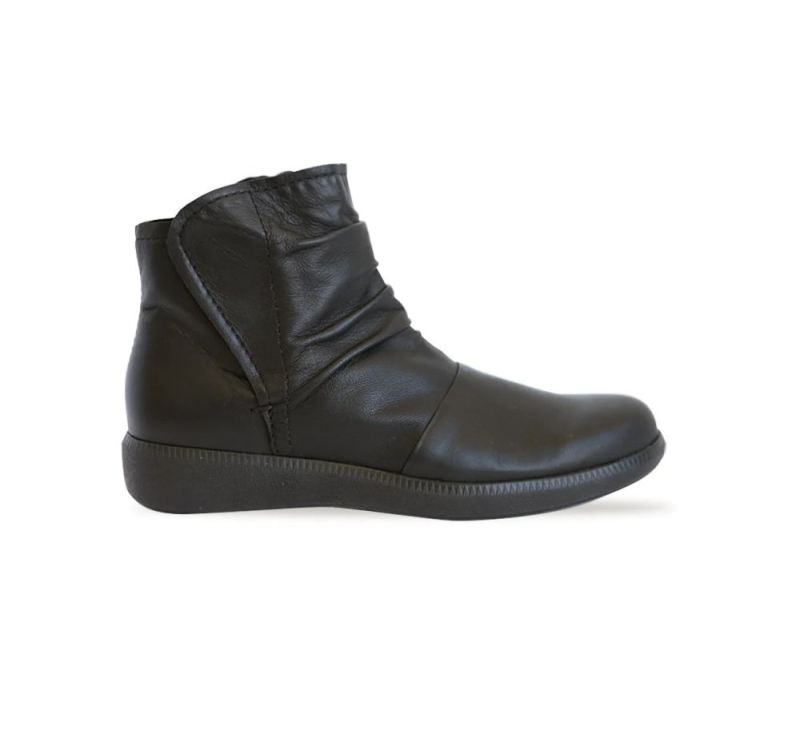 Munro Boots | Women's Scout-Black Leather | Quick Ship!