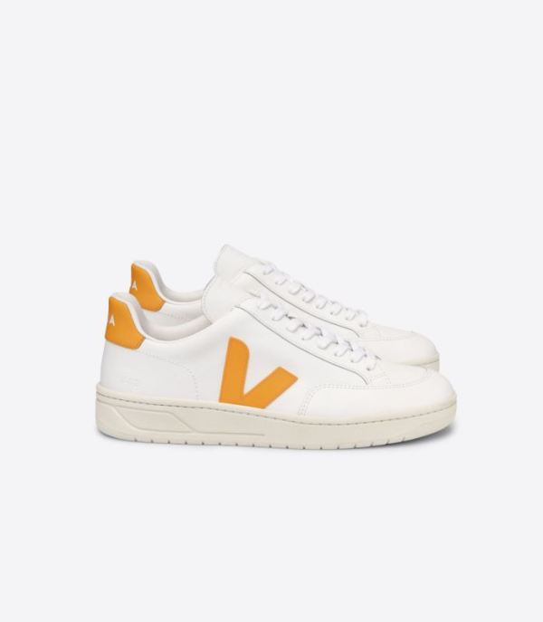 VEJA | MENS V-12 LEATHER WHITE OURO