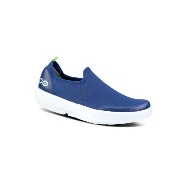 OOFOS SHOES WOMEN'S OOMG EEZEE LOW SHOE - NAVY