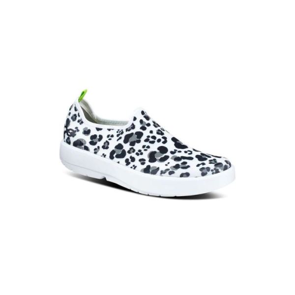 OOFOS SHOES WOMEN'S OOMG EEZEE LOW SHOE - SNOW LEOPARD